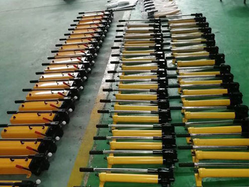 液壓手動(dòng)泵的性能與分類